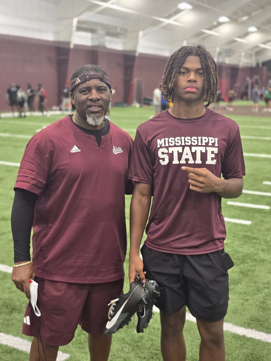 JPG3_'s tweet image. Great time with @CoachCBell26 DB work! Now back to 305. Im back in the lab!