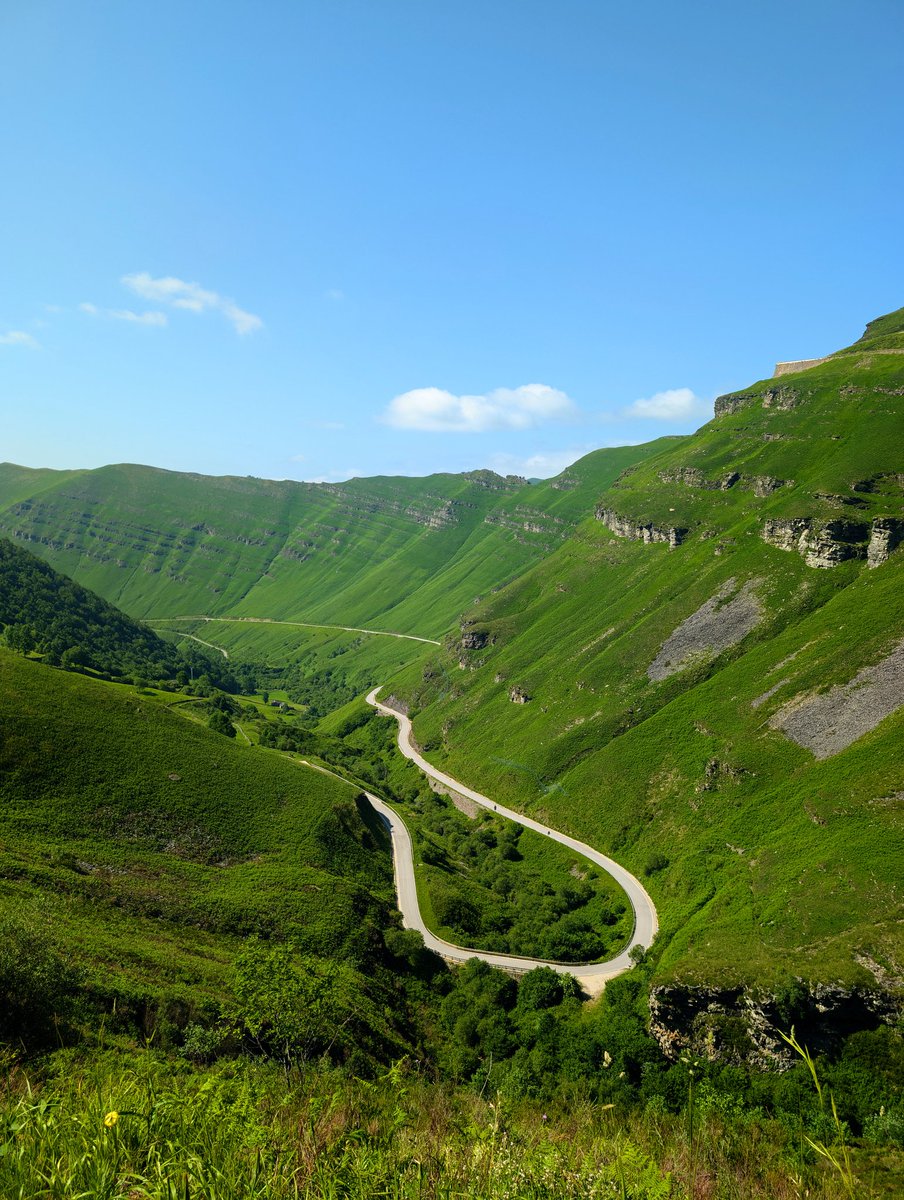 amantes_cycling's tweet photo. Estacas de Trueba (Vega de Pas,Cantabria)

📏 Longitud: 14 kilómetros 
📐 Pendiente media: 5,6%
📈 Desnivel acumulado 796 m
⛰️ Altitud 1.166 m

📍 Una de las ascensiones más bellas de la península, que sin duda te dejará marcado un recuerdo imborrable en la memoria https://t.co/H7iYXlQ9Au