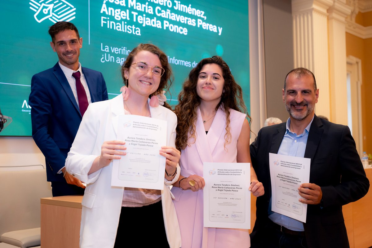 Guardo aún el esquema de la 1ra reunión que hicimos  de este maravilloso TFG. Una oportunidad de conocer a una alumna excelente, Aurora Tendero. También un orgullo haberlo codirigido con  <a href="/angel_tponce/">Angel Tejada</a> 

¡Gracias por el premio <a href="/asociacionAECA/">AECA</a>! ¡Vivan los alumnos de <a href="/ftaadcee_ab/">Facultad de Ciencias Económicas y Empresariales AB</a>!