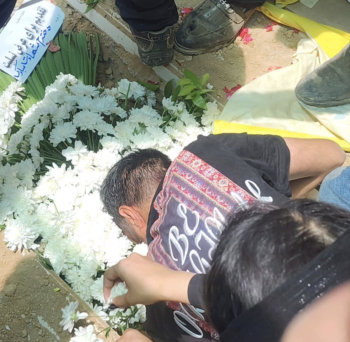 alexshams_'s tweet image. Scenes from funerals of victims of Israel's bombing in Tehran

Since Israel launched its unprovoked surprise attack, more than 600 Iranians have been killed. Thousands more are homeless. 

The death toll is rising fast. The main victims are civilians.