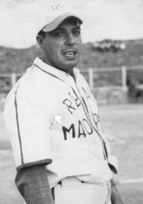 Lástima. Ocasión perdida para honrar a una sección desaparecida en 1963, pero, cómo no, campeona.

El equipo de béisbol del Real Madrid nació un año después de la creación de la Federación Española.
Ganó su primer campeonato frente al Barça y luego repitió siete veces más.