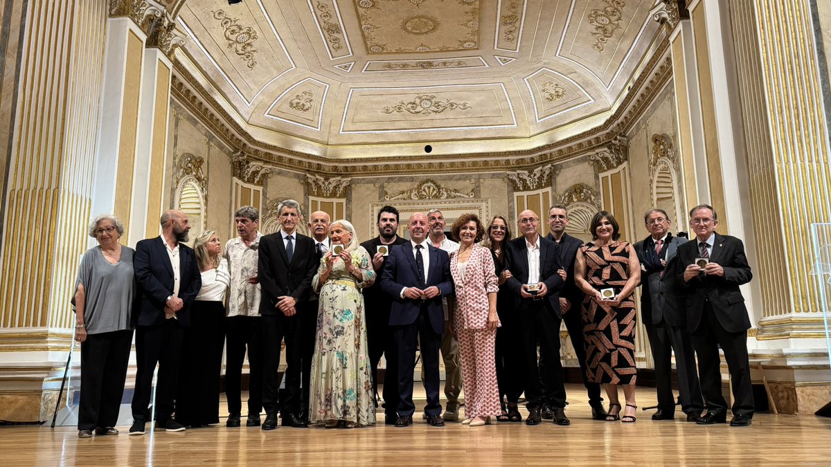 Fundación Unicaja (@fundunicaja) on Twitter photo <a href="/ateneomalaga/">Ateneo de Málaga</a> <a href="/canalsur/">CanalSur</a> <a href="/mclimatica/">Mª Carmen García</a> <a href="/IEOoceanografia/">Instituto Español de Oceanografía (IEO-CSIC)</a> <a href="/ArturoBoscovich/">Arturo Boscovich</a> <a href="/AcademiaAgp/">@AcademiaAgp</a> <a href="/VictoriaAbon/">Victoria Abon</a> 📸Foto de familia con todos los galardonados. ¡Enhorabuena! <a href="/ateneomalaga/">Ateneo de Málaga</a> <a href="/canalsur/">CanalSur</a> <a href="/mclimatica/">Mª Carmen García</a> <a href="/IEOoceanografia/">Instituto Español de Oceanografía (IEO-CSIC)</a> <a href="/ArturoBoscovich/">Arturo Boscovich</a> <a href="/AcademiaAgp/">@AcademiaAgp</a> <a href="/VictoriaAbon/">Victoria Abon</a> 📸Foto de familia con todos los galardonados. ¡Enhorabuena!