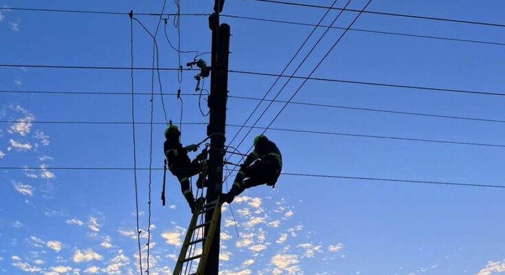 Desde Martí escribió al #Apartado1433 Ángel Rafael Muñoz Triana. Detalla las vicisitudes que le ocasiona el bajo voltaje en las líneas eléctricas del hogar, cuando en el domicilio aledaño conectan equipos de carpintería.

En #PeriodicoGiron de #Matanzas:
giron.cu/2025/06/19/apa…