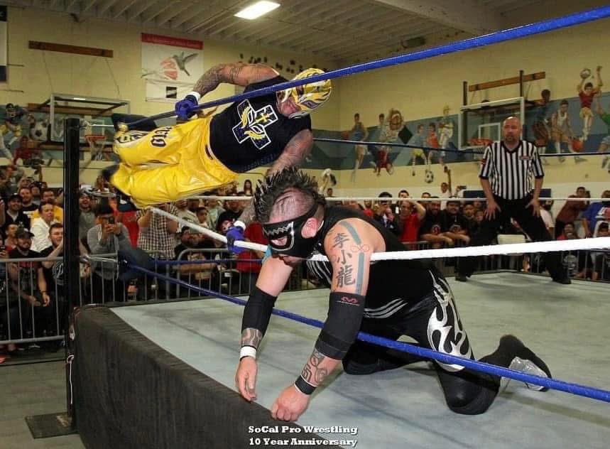 🗓️ Happy 6 1 9 Day! 
🔥 Rey Mysterio giving SoCal Crazy the 619 at the 10 year anniversary event for SoCal Pro Wrestling!
Photo: Richard Strickland