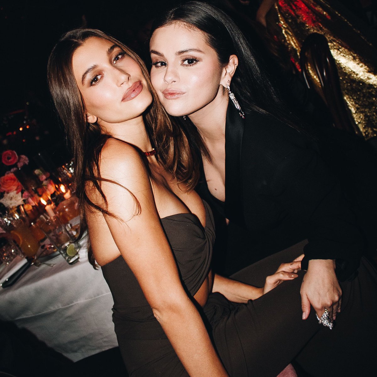 PopFactions's tweet image. Selena Gomez breaks her mutual with Hailey Bieber after Hailey was allegedly constant nagging in Gomez’s DMs.