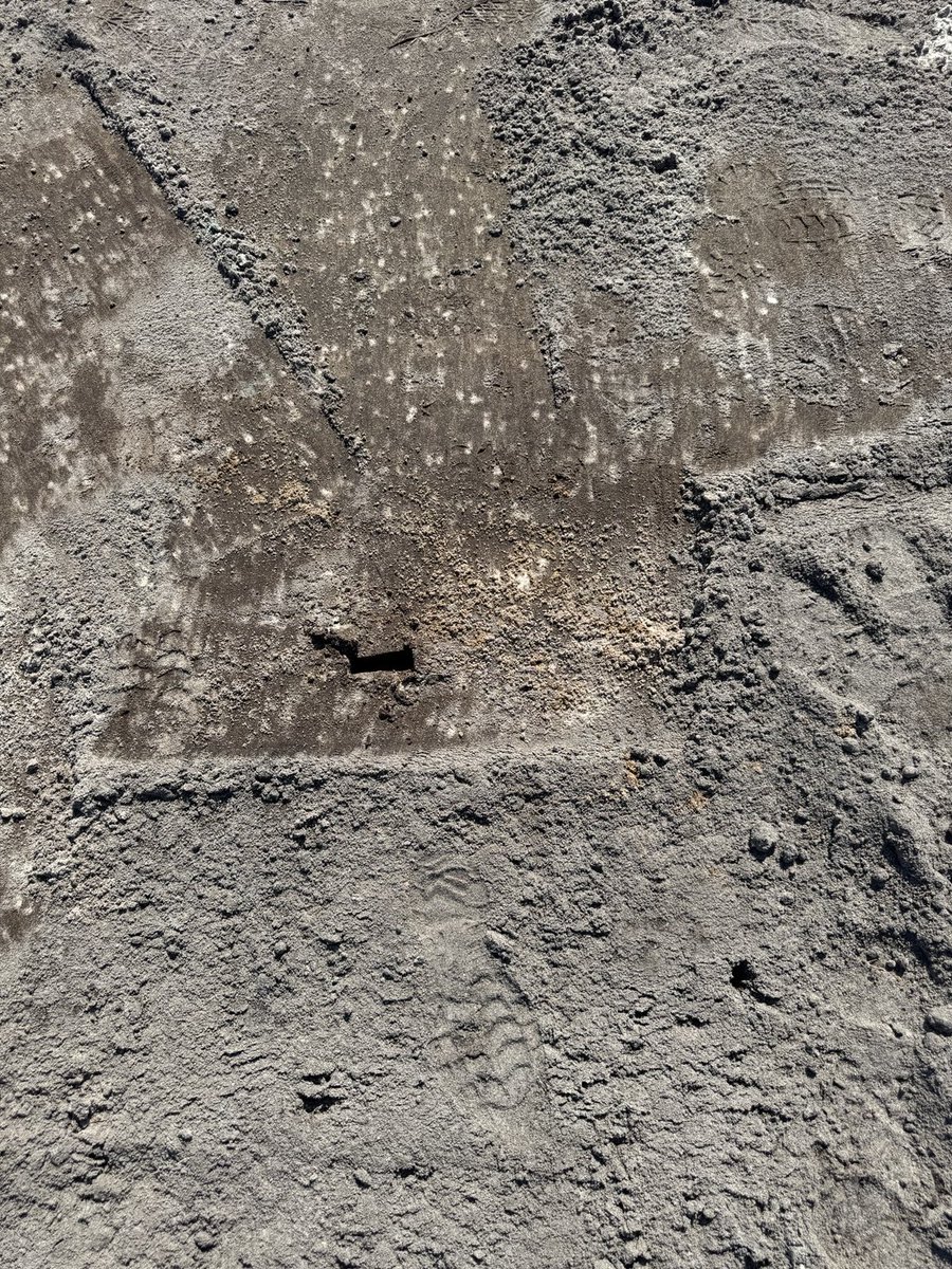TloweTgrass's tweet image. Visited a club that was resurfacing 30 year old greens whose shell gravel was still looking good. It was also cool to see the upper surface peeled off and the white sand aerification channels through the OM layer, which will soon be removed as well.