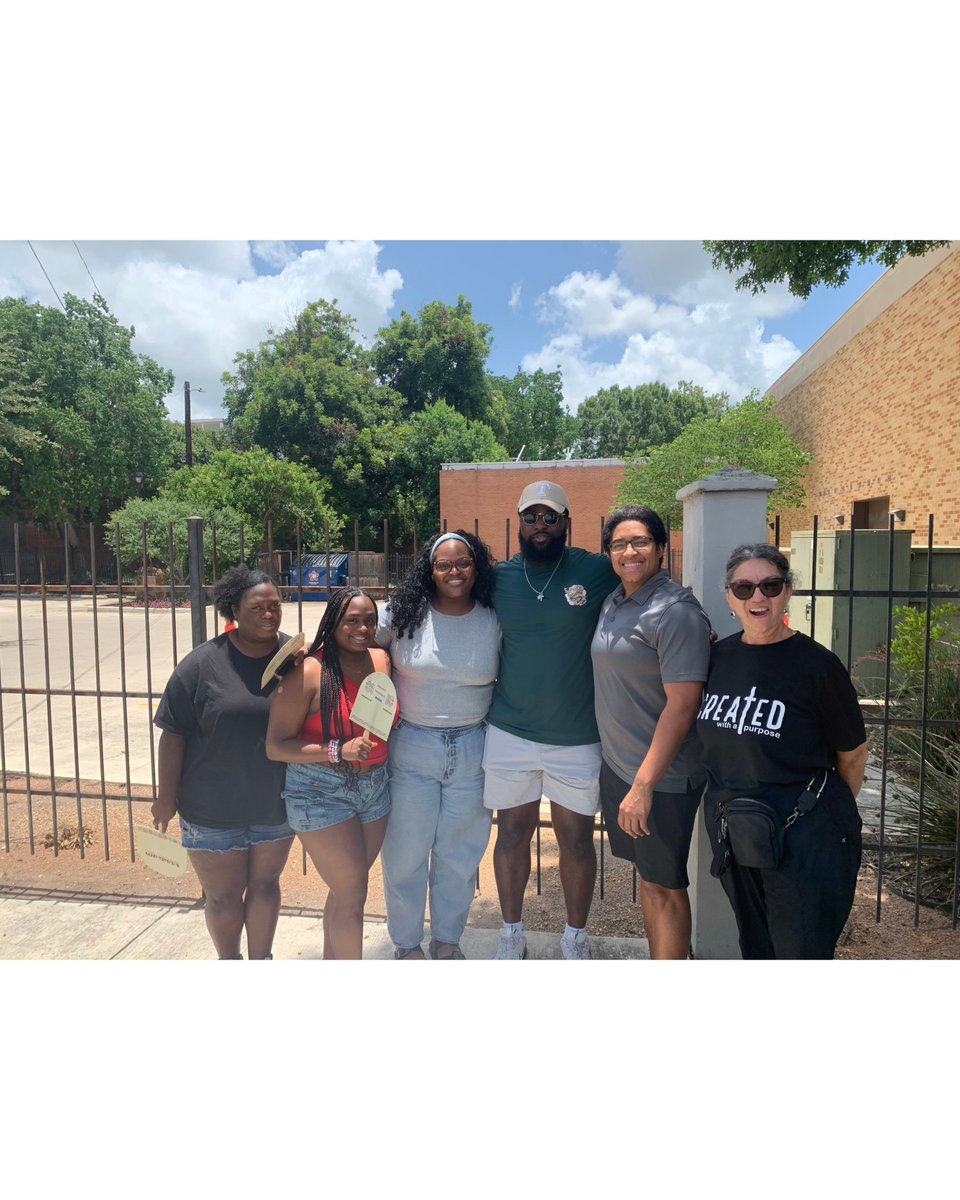 uiwcardinals's tweet image. In observance of Juneteenth, UIW’s “As One We Will” and Mission and Ministry joined SAAACAM’s Green Book Civil Rights Bus Tour, honoring the history and resilience of San Antonio’s African American community.
#Juneteenth #UIW #YourJourneyOurMission #GoCardinals