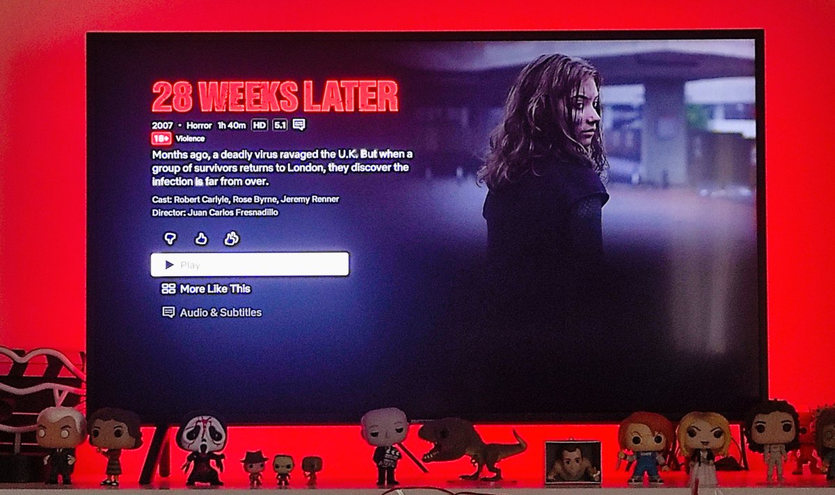 Esta noche en la Bloody Manor nos zambullimos en 28 SEMANAS DESPUÉS (2007) con una de las escenas iniciales más desgarradoras y memorables del terror moderno. Vamos con los infectados rabiosos que hay que llevar los deberes hechos para mañana, #28AñosDespués 🏃🏻‍♀️🧟‍♀️