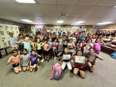 ⭐️ 2025 Softball Camp was filled with awesome throws, great hitting and lots of fun! There were over 100 campers! 🥎
#demonettes #softball