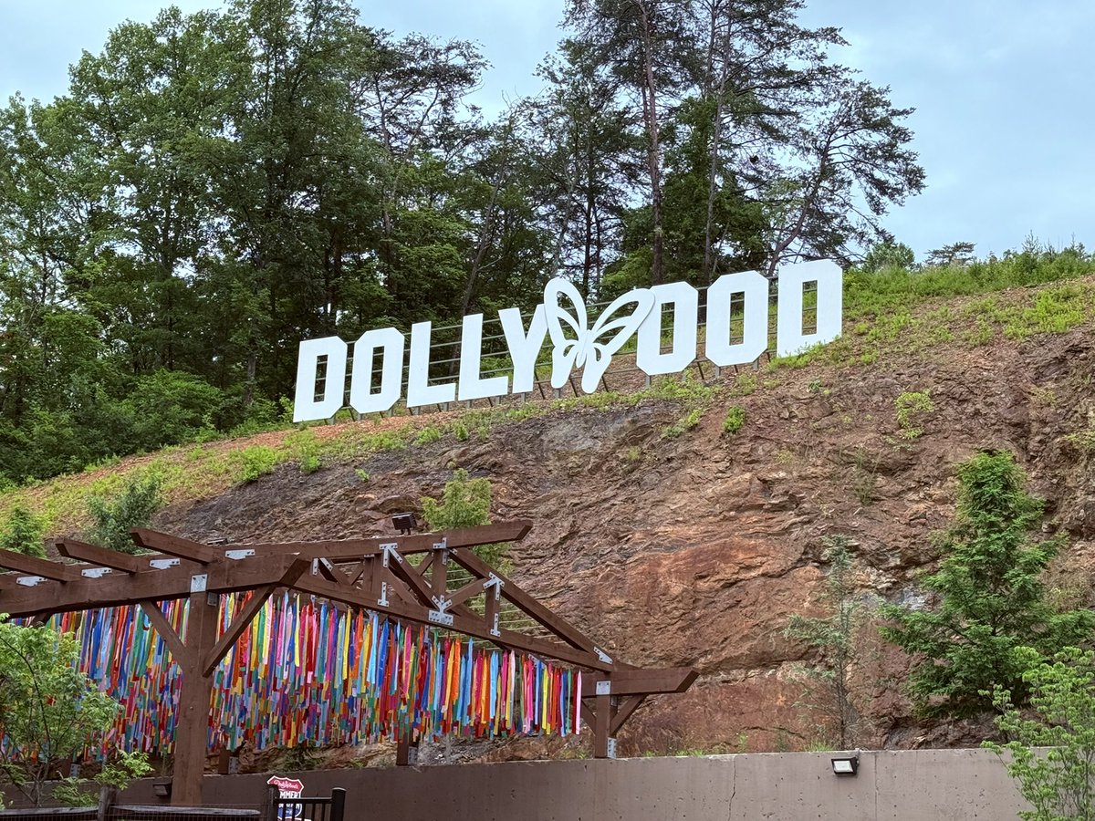 Beautiful day at <a href="/Dollywood/">Dollywood Parks & Resorts</a>!