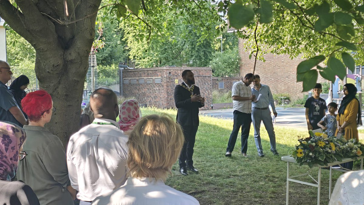 IslingtonMayor's tweet image. Today we mark 8 years since the Finsbury Park terror attack.

We remembered Makram Ali, stood with our Muslim community, and joined people of all faiths to say:

No place for hate.
Not in our name.
Not in our borough.
Not in our time.

🕊️ #NeverAgain #FaithInUnity