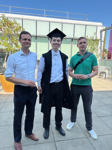 GeorgeTofaris's tweet image. Congratulations to @ShijunVictorYan @TofarisLab @NDCNOxford @KavliOxford for completing a very successful DPhil! With three first author papers & several awards he has been an exceptional graduate student. Well done Dr Yan! Thank you to Alex Thompson and Tim Bartels for examining