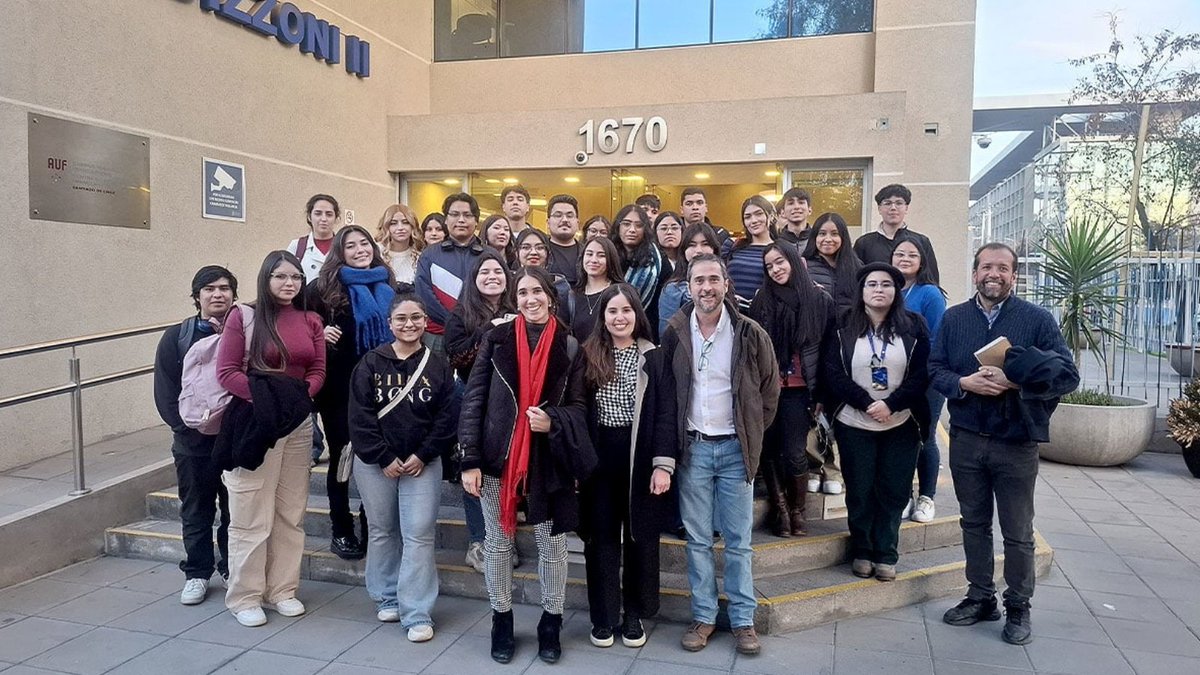 Estudiantes de Periodismo de la Universidad Bernardo O’Higgins participaron en una charla de la Fundación Imagen de Chile, donde conocieron cómo se gestiona la imagen del país a nivel global, desde campañas internacionales hasta el trabajo con prensa extranjera. 🌍🗞️

A través de