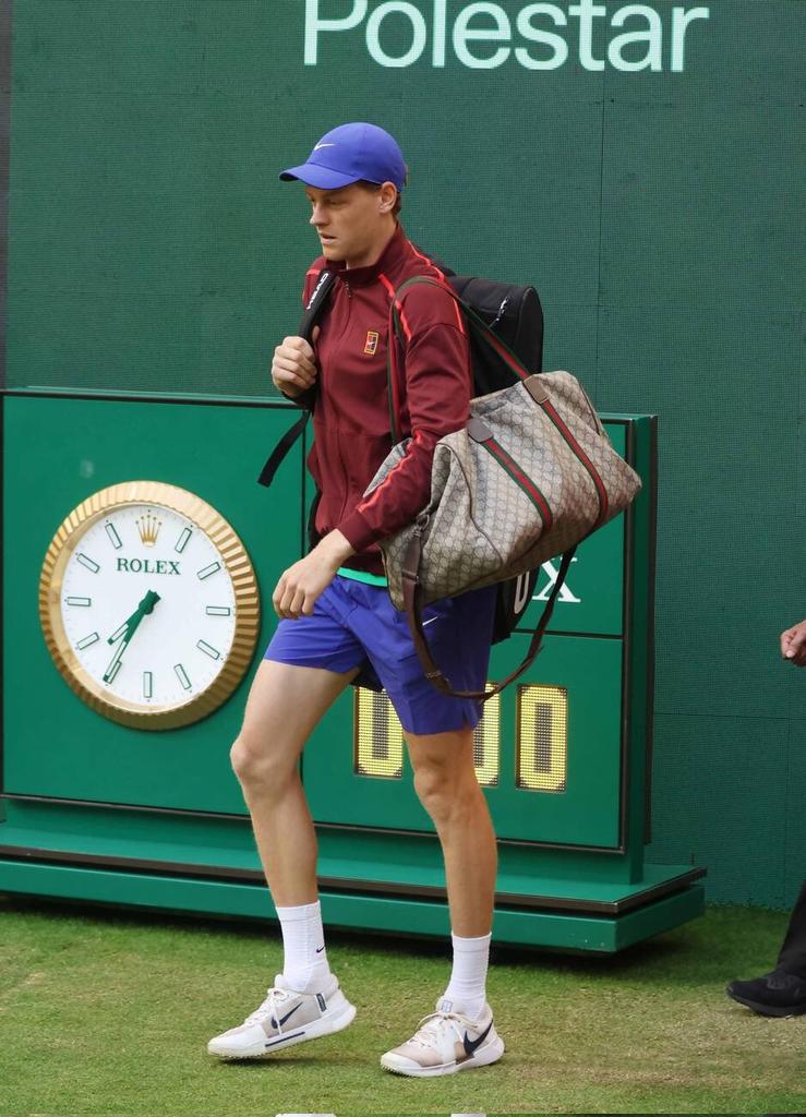 Tough defeat.

These have been come very intense months mentally and this is the first real misstep after almost two years.

It is time for maximum support, a few days of rest and we will be back ready for Wimbledon.

FORZA, SEMPRE 🦊👊