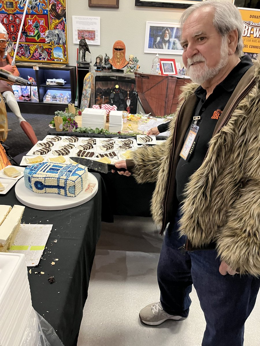 Beep Boop Bake! 🎂
Here’s a closer look at the cake served during our first Summer Social FUNdraiser! 
#RanchoObiWan #StarWarsMuseum #Fundraiser #R2D2