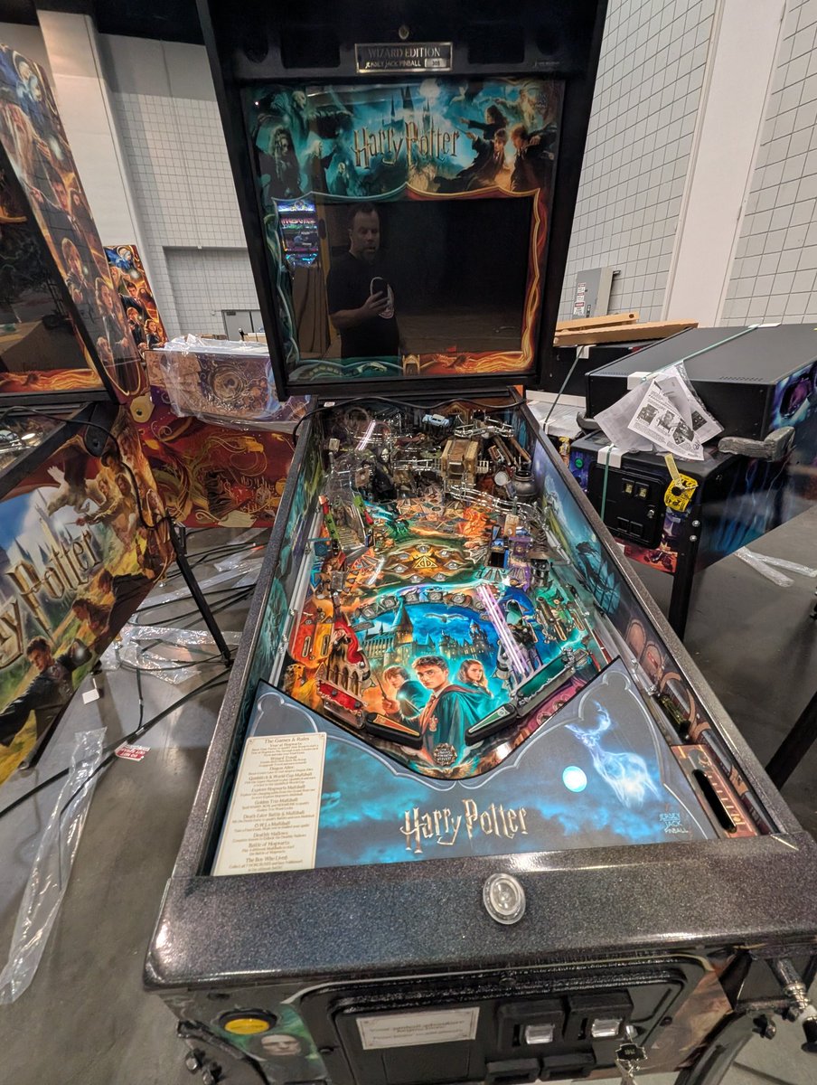 StringerFilms's tweet image. Setting up! #SFGE #JJP #HarryPotter  #pinball