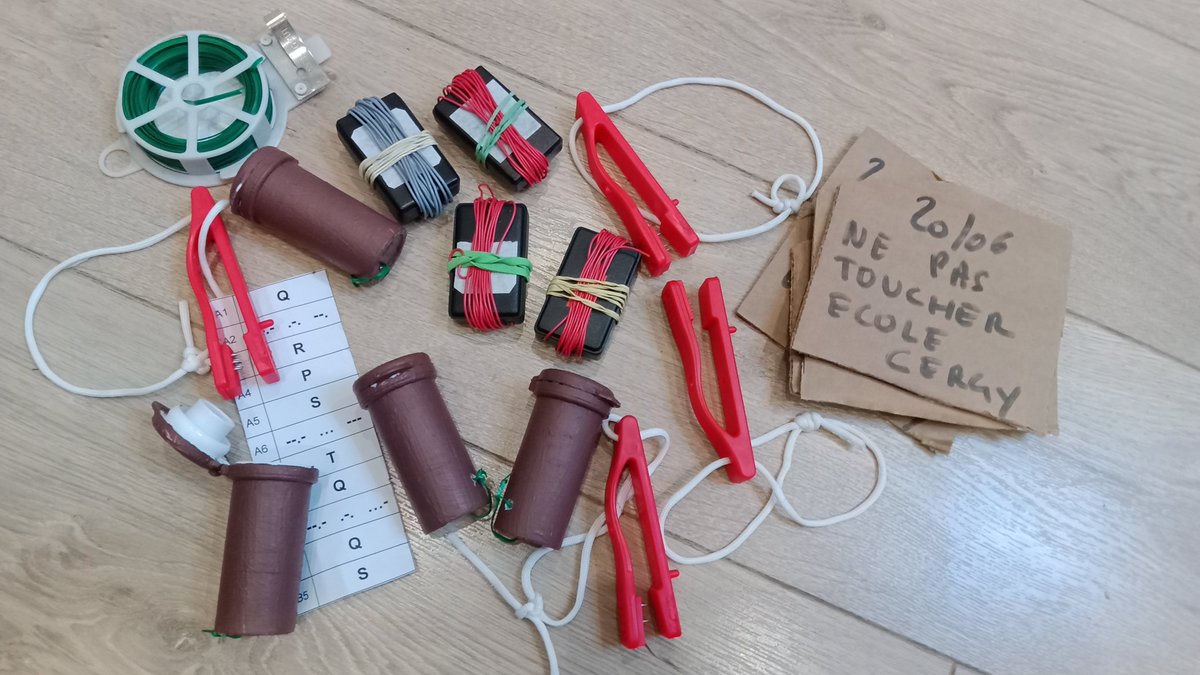 ARAM95_ASSO's tweet photo. ⏱️ H-12 : tout semble prêt !
Au programme :
- 4 #balises à trouver + jeu de décodage du code Q en morse (1 indice par balise)
- écoute du passage de @ARISS_Intl à 8h56z
- station #HF pour décodage #sstv et #qso #qrp
- 44 enfants à satisfaire 🥵😅
#hamradio #radioamateur #cergy https://t.co/0sjWvdzdFF