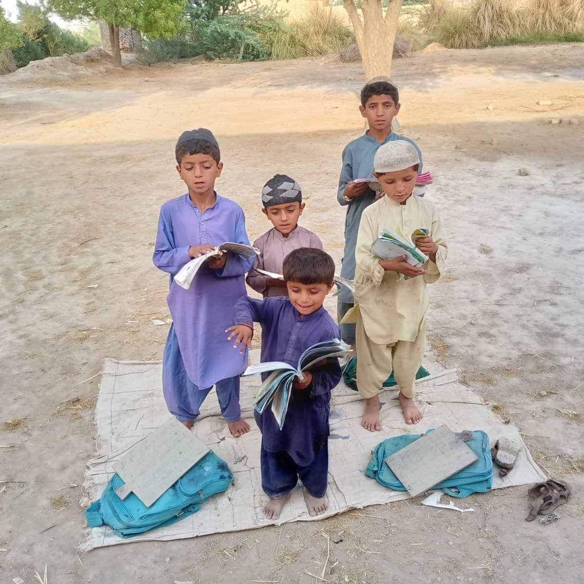 GhaffarBug46815's tweet photo. Every child deserves the right to education. The kids of the Bugti tribe need access to schools, proper infrastructure, and quality learning opportunities- save their future #EducationForAll #BugtiTribe #RightToEducation
@Education2030UN @ZiauddinY @Malala @MalalaFund https://t.co/60d27vsdow
