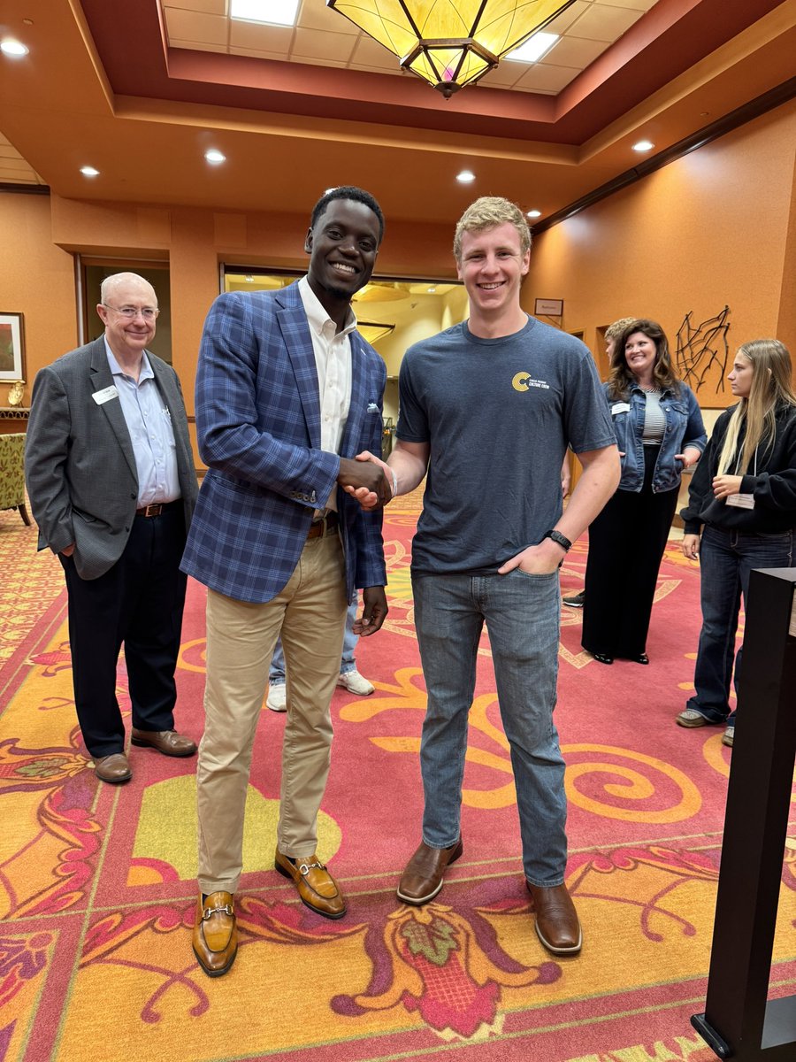 Chris Singleton (@csingleton__2) on Twitter photo Grateful to be the keynote speaker here in Omaha for the Suzanne & Walter Scott Foundation! Huge thank you to <a href="/BradBlack5/">Brad Black</a> and <a href="/Humanex/">Humanex Ventures</a> for always providing amazing summits that connect me with great organizations.
-
Booking: chrissingleton.com
-
#CantLetMomsDown Grateful to be the keynote speaker here in Omaha for the Suzanne & Walter Scott Foundation! Huge thank you to <a href="/BradBlack5/">Brad Black</a> and <a href="/Humanex/">Humanex Ventures</a> for always providing amazing summits that connect me with great organizations.
-
Booking: chrissingleton.com
-
#CantLetMomsDown