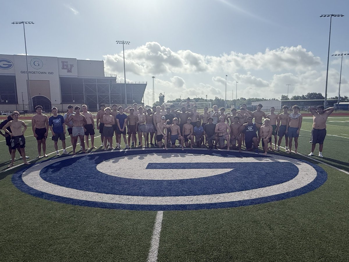 GTEagleFootball's tweet image. Week 3 Champions Camp!! 100% Attendance Pic 👇Putting in that sweat equity!! 💪😤 #EFND #GTDNA @CoachGriffGHS @CoachLoucksGHS @GTCoachFlores @CoachKinch