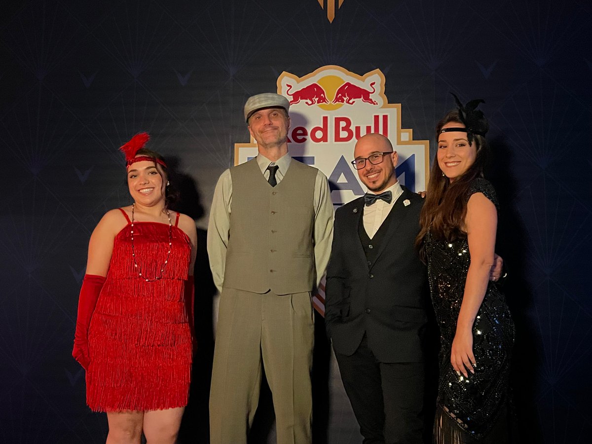 MarcR0SS's tweet photo. Hoy nos vestimos elegantes para la Watch Party oficial del #REDBULLTEAM5 en el @RambootArena.

La idea era conectar en directo y que se viera en el streaming oficial, pero no ha podido ser. A la próxima 😅 https://t.co/QKHRhakalJ