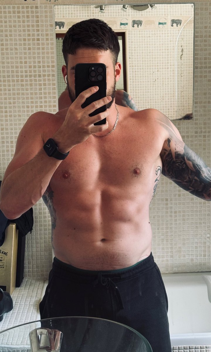 lefreinks's tweet image. 3 mois 1/2
62 kg -&amp;gt; 75 kg
Principalement : Muscu / Callisthenie 
À côté : Running / Trail / Boxe