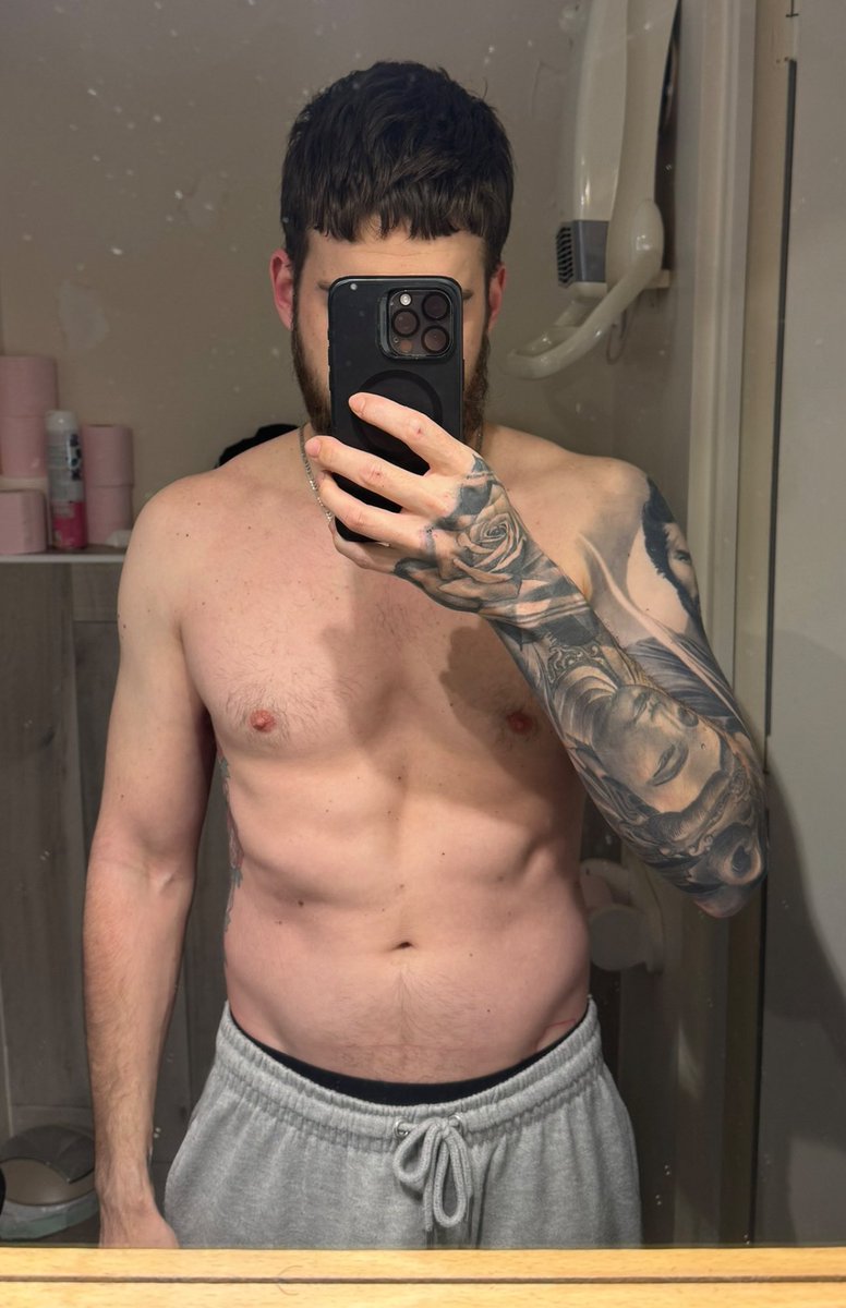 lefreinks's tweet image. 3 mois 1/2
62 kg -&amp;gt; 75 kg
Principalement : Muscu / Callisthenie 
À côté : Running / Trail / Boxe