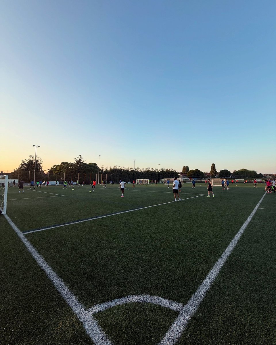 What a turnout! 🔥⚽️

Over 170 players attended our Long Lane trials across two brilliant sessions.

Huge thanks to everyone who showed up and to the incredible volunteers who made it all run so smoothly 🙌

Pre-season starts next week… time to get to work 💪

#UpTheLane 💙🖤