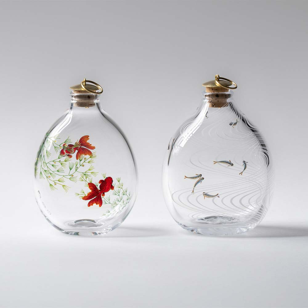 本店地階では、日の出ガラス工芸社 ガラス展 「涼風をはこぶ」を開催中。

美しい自然に恵まれた富山県の工房「日の出ガラス工芸社」。津坂陽介氏と久保裕子氏夫妻が日々、雪峰立山を望む雄大な自然に着想を得て制作しています。
本展では、ふたりの代表作や共作が一堂に会します。

◎7/2まで