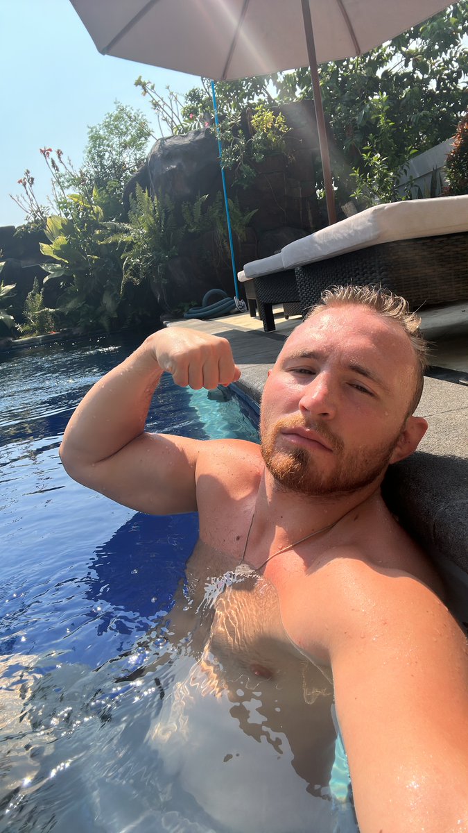 मैं जानता हूँ कि तुम कमजोर हो।
तुम जानते हो कि मैं मजबूत हूँ।
हम दोनों जानते हैं इसका क्या मतलब है।
मैं तुम्हें और तुम्हारी हर चीज़ को नियंत्रित करता हूँ।
अगर मैं सही हूँ तो इस पोस्ट को लाइक और रीट्वीट करो!