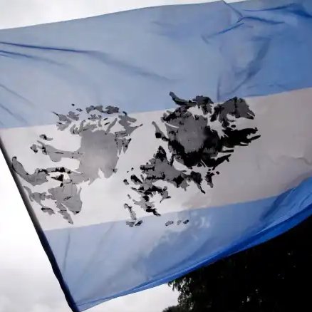 Comité de Descolonización de #ONU🇺🇳 adoptó nueva resolución sobre la Cuestión de las Islas Malvinas. #Cuba🇨🇺 copatrocinó documento presentado por Chile, en defensa de los derechos soberanos de #Argentina🇦🇷.
Nuestra política exterior se basa en principios
#DiplomaciaRevolucionaria