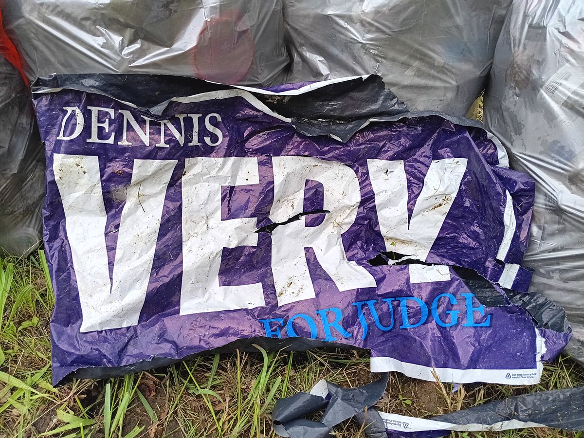 TJRPitt's tweet image. Our treatment of the planet is 'VERY' disturbing...
My wife &amp;amp; I spent an hour today cleaning up the sides of an on-ramp to I279 into Pittsburgh.
Together, we collected 5 bags of #Litter, including a whopping 210 plastic bottles!
It's absolutely crazy man😏