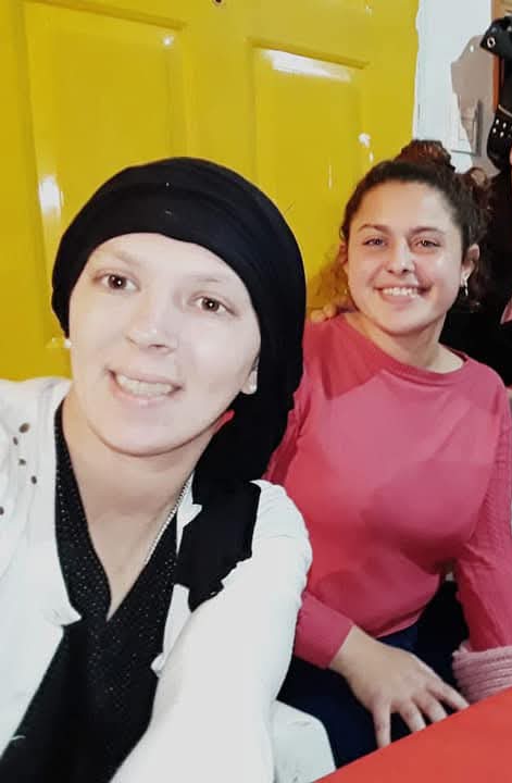 Hoy 19,se cumplen 4 años del día más triste de mi vida.Ese día te fuiste,mi hermana,mi pedazo de vid y desde entonces todo es distinto.El cáncer te llevó, pero también se llevó mi risa,mi calma,mi mitad.Nunca aprendí a vivir sin vos Me duele el alma cada día,y no hay consuelo. 💔