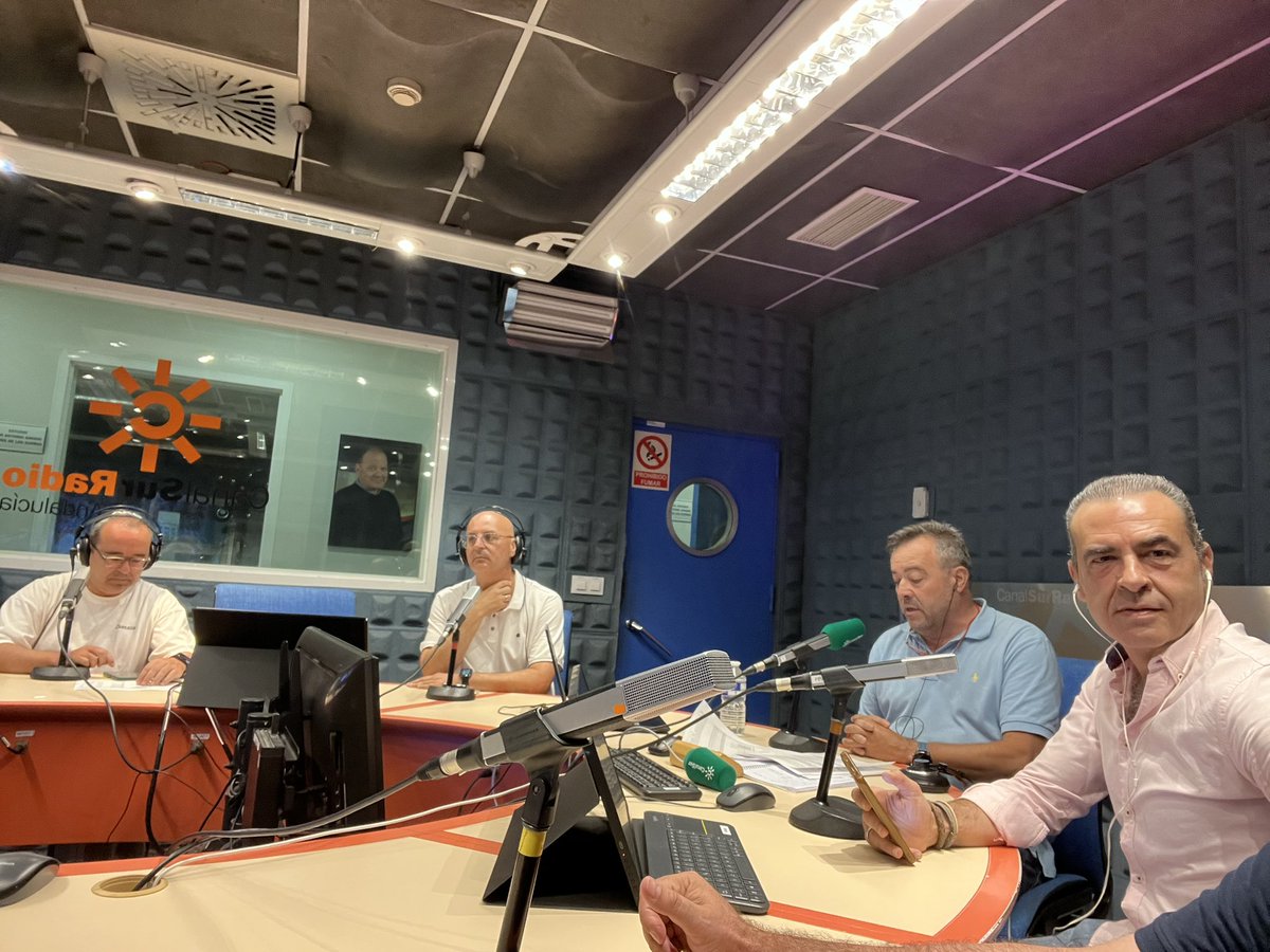 Eduardo Gil (@edugilsan) on Twitter photo Con los cracks de <a href="/elpelotazocsr/">El Pelotazo</a> de <a href="/CanalSurRadio/">Canal Sur Radio</a> en el cierre de temporada con <a href="/JesusMarquezz/">Jesús Márquez Pigner</a> Con los cracks de <a href="/elpelotazocsr/">El Pelotazo</a> de <a href="/CanalSurRadio/">Canal Sur Radio</a> en el cierre de temporada con <a href="/JesusMarquezz/">Jesús Márquez Pigner</a>