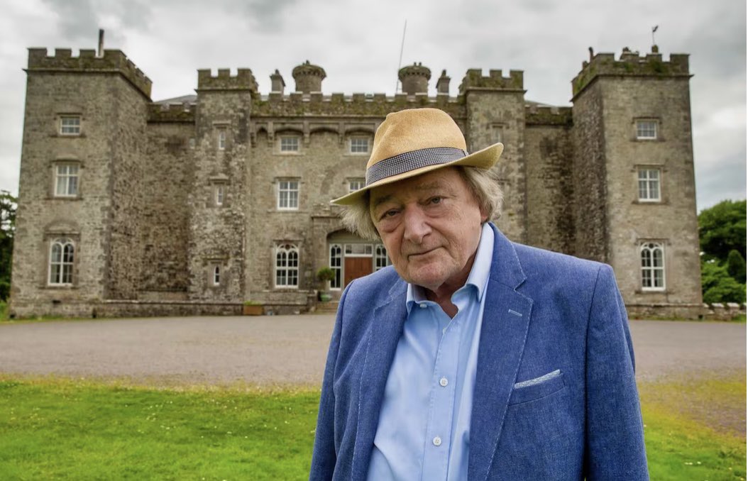 Ham_Sandwich's tweet image. Very saddened to hear of the passing of Henry Mnt Charles. He achieved so much & brought magic to the banks of the Boyne. Loved the recent RTE doc about all the early days. Our thoughts are with his family
Honoured to be 1st Meath band to hit the famous stage💚💛💚
@SlaneCastle
