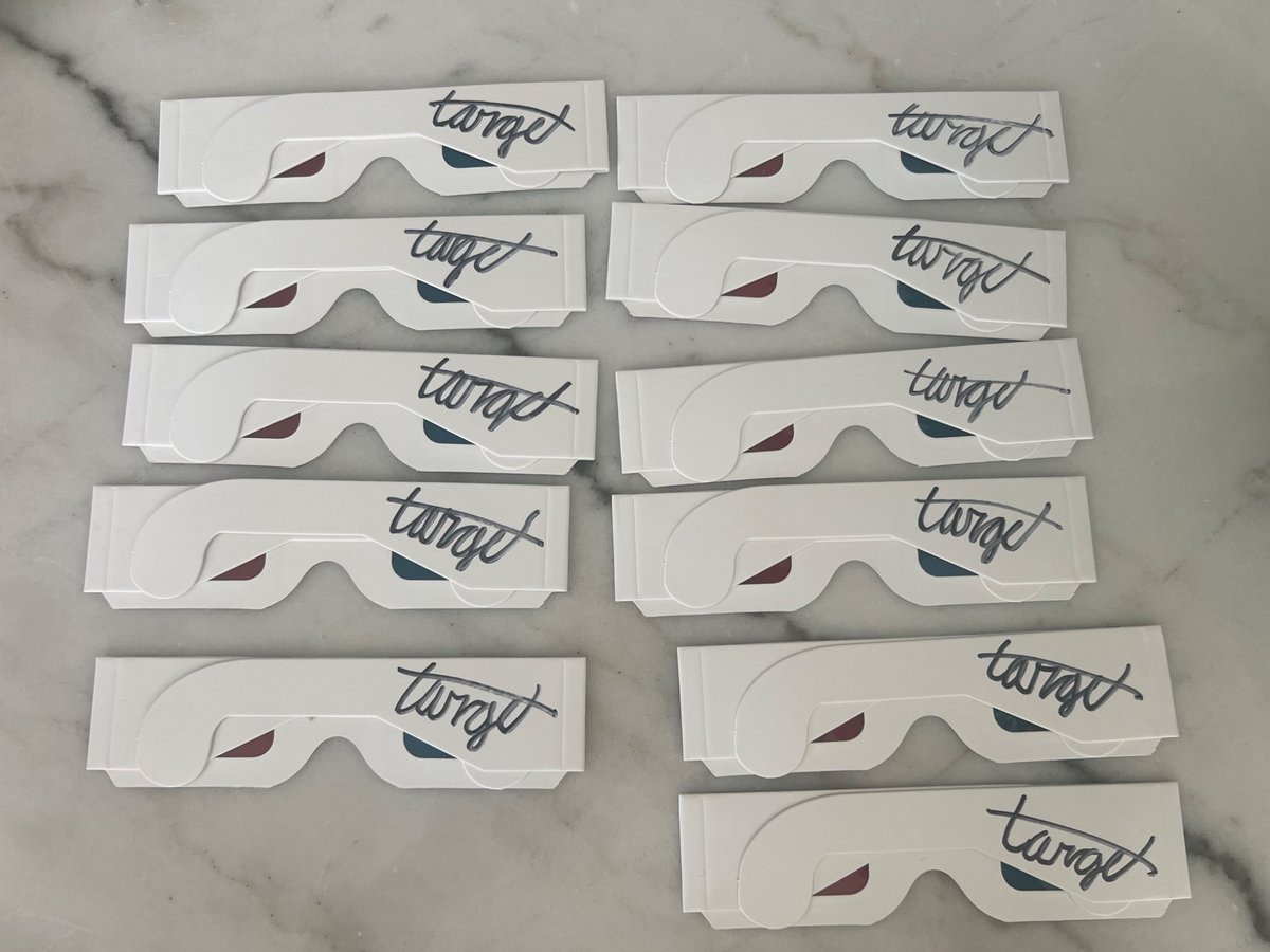 Vidcon Day 1! I have signed 3D Glasses, so if you see me, please come approach me and ask for one!!

#Vidcon #Vidcon2025