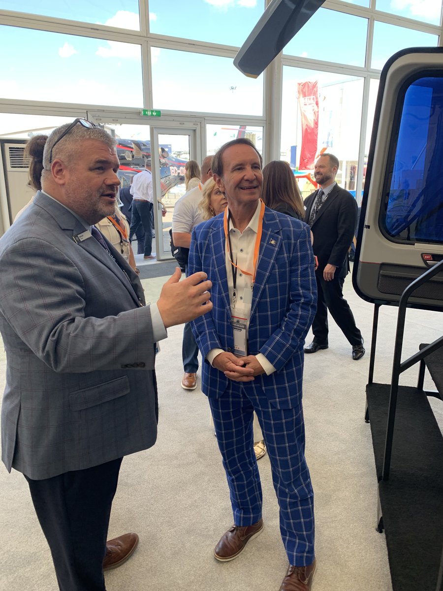 BellFlight's tweet image. Bell had the pleasure of hosting @LAGovJeffLandry and staff at @salondubourget this week, sharing the latest on the Bell 525 program and our ongoing innovation in aerospace.
#Bell525 #Aviation #PAS2025