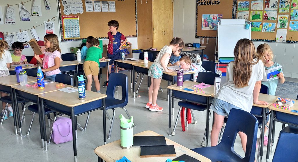 cooperbaileyFI's tweet photo. Students are happily walking around and listening to their friends' stories! They are getting ready for some parents to visit next Tuesday and Wednesday 😀⭐️!! https://t.co/gXkOeSTYQz