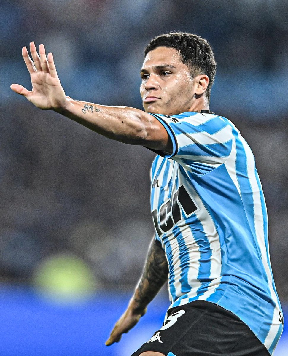 RacingManiacos's tweet photo. ¡ATENCIÓN! ⚠️

‼️ Juanfer Quintero y #AméricaDeCali habrían sido estafados por un grupo inversor que se comprometió a comprar el pase y hacerse cargo del salario, según informa @PSierraR.

👉 Su futuro en Colombia es incierto.

¿TE GUSTARÍA QUE #RACING BUSQUE REPATRIARLO? 🤔 https://t.co/kLYBIm69Qz