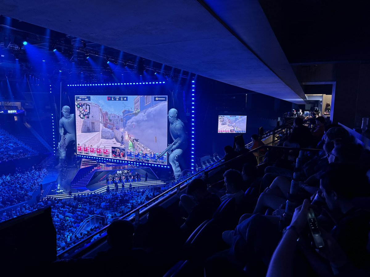 Absolute cinema on the left

Gold gold gold on the right