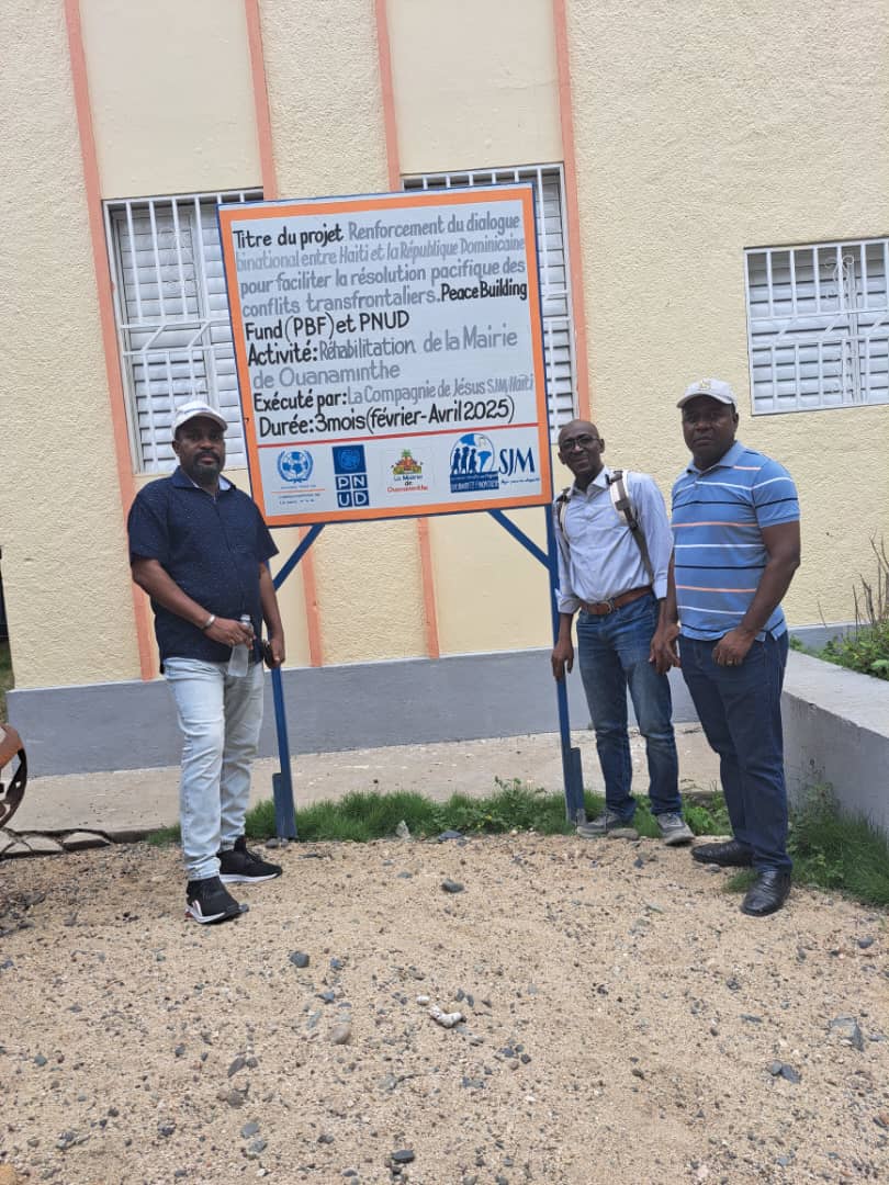 UN Peacebuilding Fund - PBF Haiti (@haiti_pbf) on Twitter photo 17-18 Jui,visite des travaux de restauration de la mairie de Ouanaminthe, soutenu par le projet <a href="/UNPeacebuilding/">United Nations Peacebuilding</a> "Dialogue binational entre 🇭🇹et🇩🇴 "de <a href="/undphaiti/">PNUD Haïti</a> <a href="/IOMHaiti/">IOM Haiti</a> en partenariat avec <a href="/sjmhaiti/">SJM-Haïti</a> et les autorités locales.
<a href="/UNHaiti/">Nations Unies Haïti</a> @BINUH_Haiti <a href="/PNUDLAC/">PNUD América Latina y el Caribe</a> @undp <a href="/bjw_williams/">Brian James Williams</a> 17-18 Jui,visite des travaux de restauration de la mairie de Ouanaminthe, soutenu par le projet <a href="/UNPeacebuilding/">United Nations Peacebuilding</a> "Dialogue binational entre 🇭🇹et🇩🇴 "de <a href="/undphaiti/">PNUD Haïti</a> <a href="/IOMHaiti/">IOM Haiti</a> en partenariat avec <a href="/sjmhaiti/">SJM-Haïti</a> et les autorités locales.
<a href="/UNHaiti/">Nations Unies Haïti</a> @BINUH_Haiti <a href="/PNUDLAC/">PNUD América Latina y el Caribe</a> @undp <a href="/bjw_williams/">Brian James Williams</a>