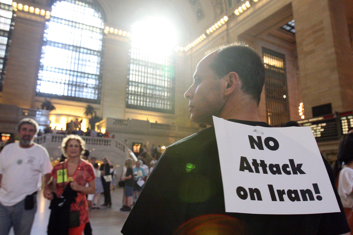 SiegelNYDN's tweet image. July 10, 2008 at a protest in Grand Central Terminal @GrandCentralNYC the last time the U.S. threatened to bomb Iran.