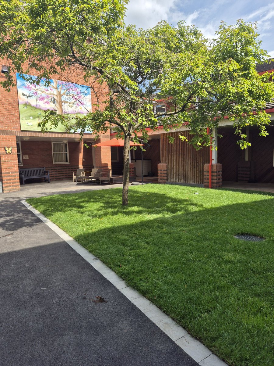 hicklin74450's tweet photo. Been so lovely to see our ward 2 @FNCH patients and families enjoying our new garden again. Umbrella's up. Lots more space, so open and calm. Still a few more things to be done like the flowers to be planted. Such an exciting project @UHDBTrust @UHDBEoLC https://t.co/kNcItZEWX2