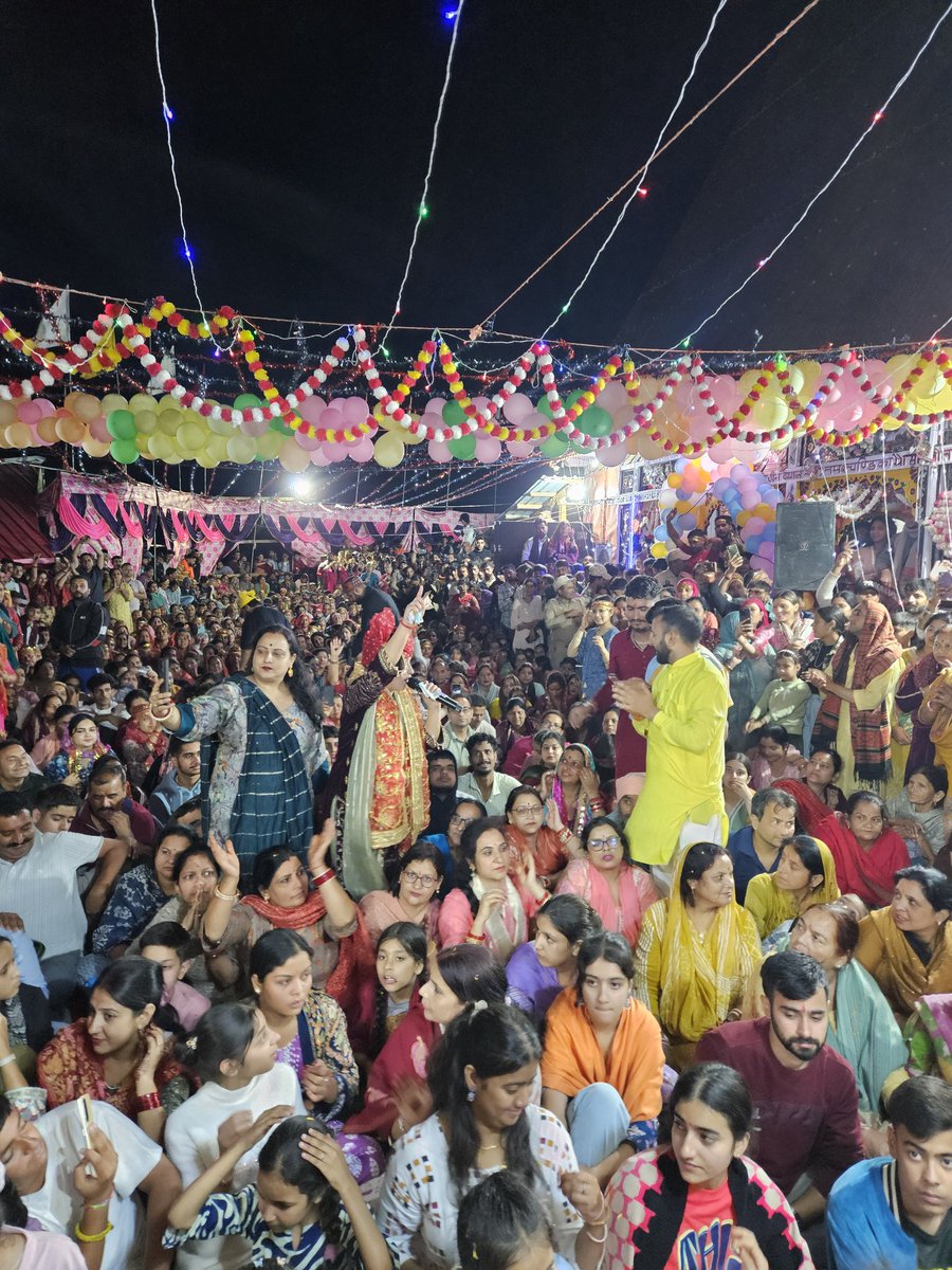 srs_kotwal's tweet image. Do dost, a long pending meeting;
finally destined to happen - and it happened at Maa Chandi Darbaar, Padder !
Such a lovely surprise for both of us - bumping into each other at Maa Chandi Darbaar!
Stay blessed always, Sars !
keep rising and shining! ❤️🧿
