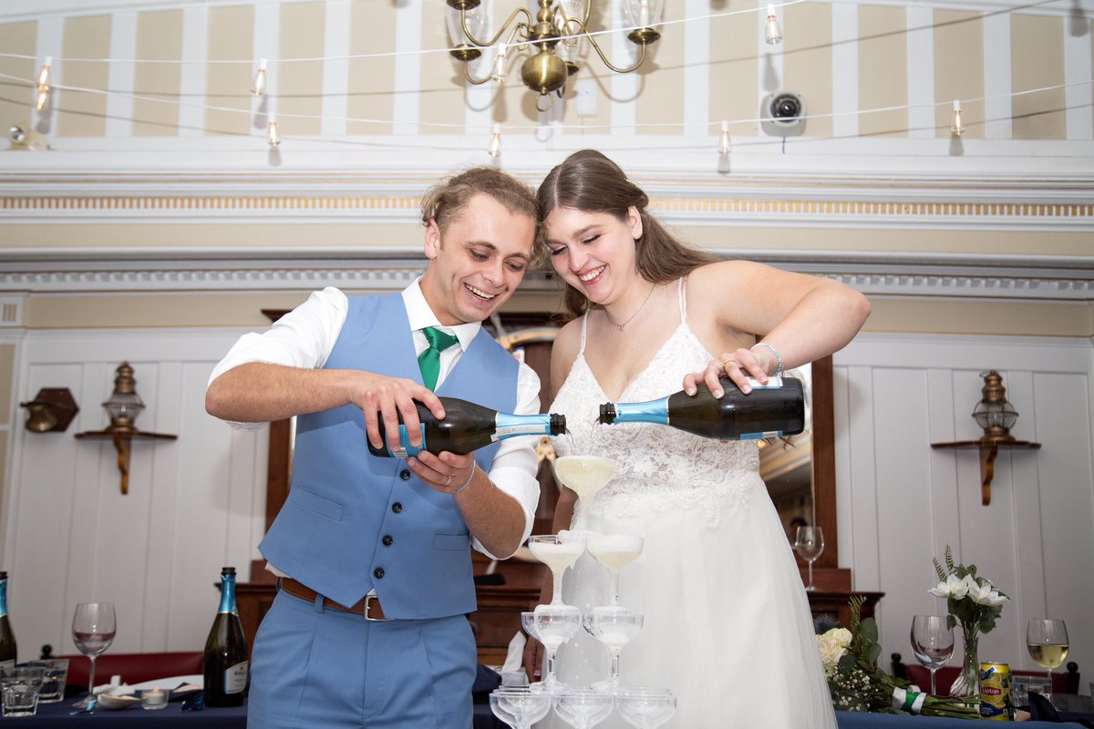 _laurapitt's tweet image. 06.12.2025

Thank you Canucks twitter for leading me to my husband💙💚  

📸: Something Blue Photography