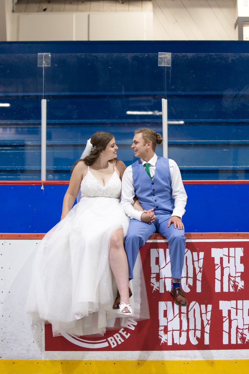 _laurapitt's tweet image. 06.12.2025

Thank you Canucks twitter for leading me to my husband💙💚  

📸: Something Blue Photography