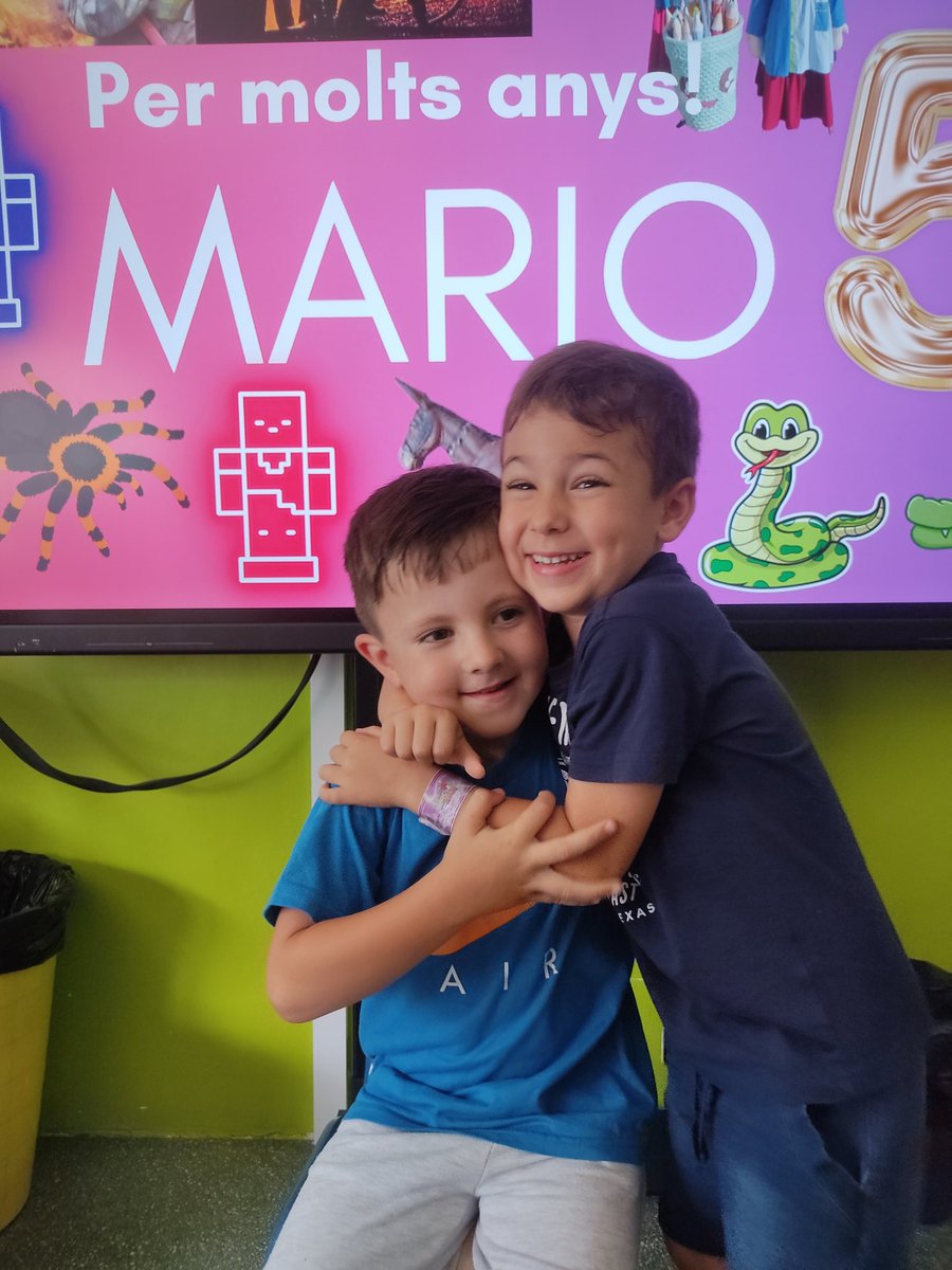 Alícia Balasch García (@mdc_alicia) on Twitter photo Per molts anys Mario!!!! 🤍🤍🤍 Que bé ho hem passat avui! T'estimem molt molt 😘 <a href="/escolamdcprat/">escolamdcprat</a> Per molts anys Mario!!!! 🤍🤍🤍 Que bé ho hem passat avui! T'estimem molt molt 😘 <a href="/escolamdcprat/">escolamdcprat</a>