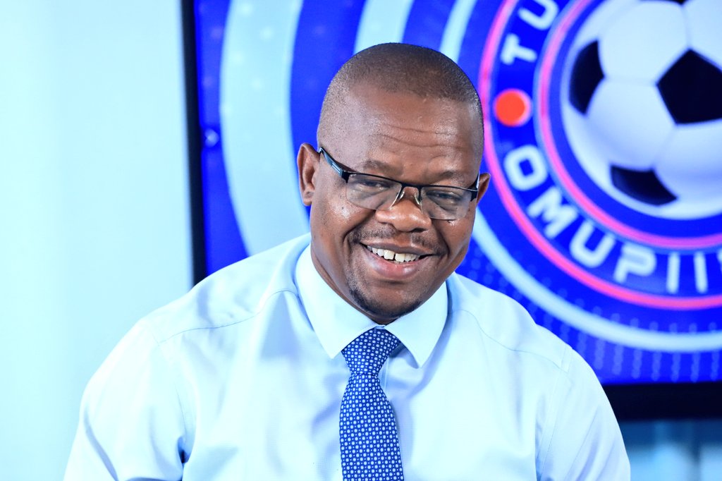 MosesMagogo's tweet image. So Magogo made the rules, the assembly approved them, FIFA also approved them to allow one person stand and lock out opponents!!
And you also believe that?🤷♂️
#TutegeereOmupiira