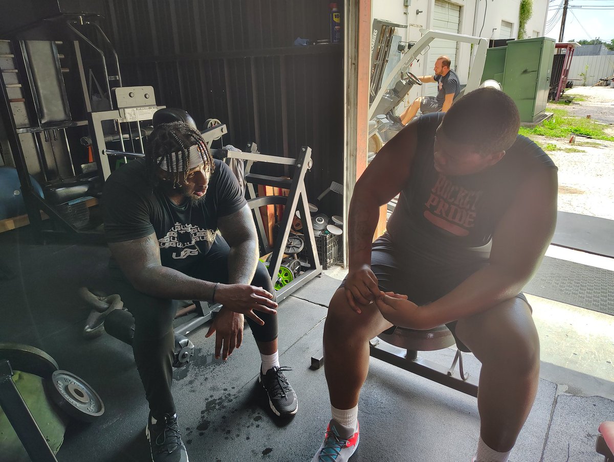 Jaiāstorm Knight (@jaistormk99) on Twitter photo Had a great workout session and one on one mentorship with 49ers offensive lineman Spencer Buford with our trainer Jerry Hill!
<a href="/coachsotopop/">Coach Soto</a> <a href="/BigJack1169/">Andrewlo Jackson</a> <a href="/CoachDimando/">Coach Marcus Dimando</a> <a href="/CoachBoGonzalez/">Bo Gonzalez</a> <a href="/nicktroyfortune/">Troy</a> <a href="/Coach_GTaylor/">Gary Taylor</a> <a href="/Coach_Casey17/">Casey Teague</a> <a href="/CoachElopez210/">Esteban Lopez</a> <a href="/Coach__Call/">Joel Call</a> <a href="/samspiegs/">Sam Spiegelman</a> Had a great workout session and one on one mentorship with 49ers offensive lineman Spencer Buford with our trainer Jerry Hill!
<a href="/coachsotopop/">Coach Soto</a> <a href="/BigJack1169/">Andrewlo Jackson</a> <a href="/CoachDimando/">Coach Marcus Dimando</a> <a href="/CoachBoGonzalez/">Bo Gonzalez</a> <a href="/nicktroyfortune/">Troy</a> <a href="/Coach_GTaylor/">Gary Taylor</a> <a href="/Coach_Casey17/">Casey Teague</a> <a href="/CoachElopez210/">Esteban Lopez</a> <a href="/Coach__Call/">Joel Call</a> <a href="/samspiegs/">Sam Spiegelman</a>