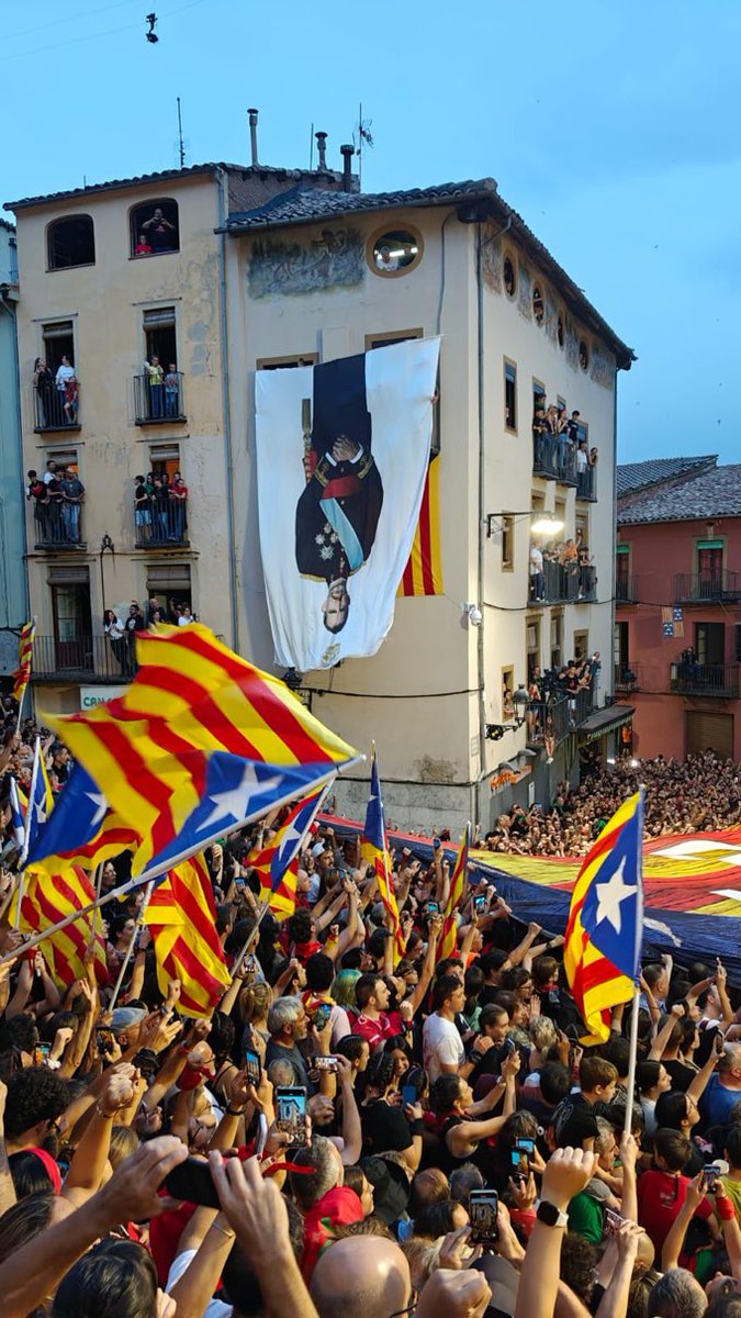 Scaufape's tweet photo. Visca la Patum, fills meus!!!
👑💩 https://t.co/CaMpvqEbWB